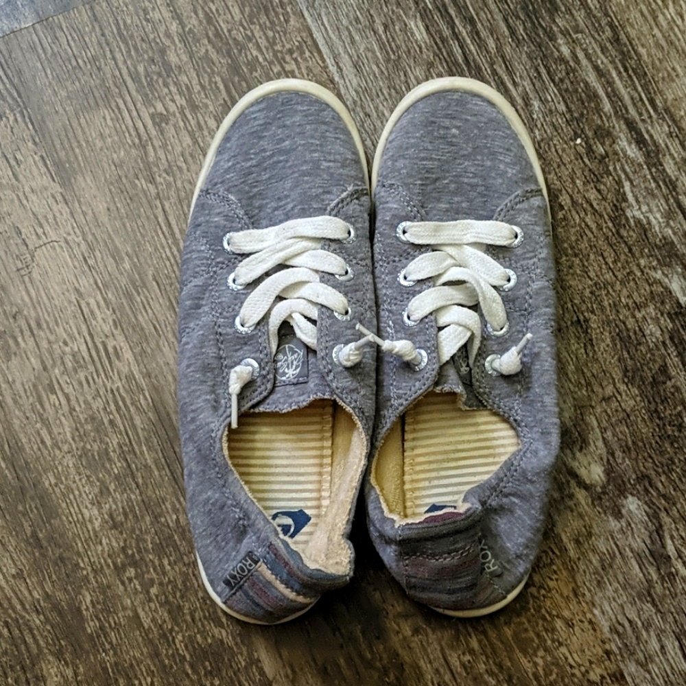 Roxy Grey Size 8 Stretchy Heel Slip On